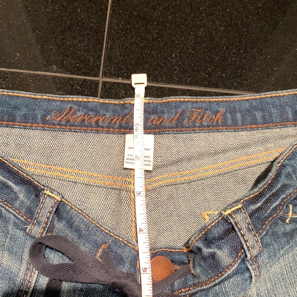 Low-cut shorts - Picture 3 of 8